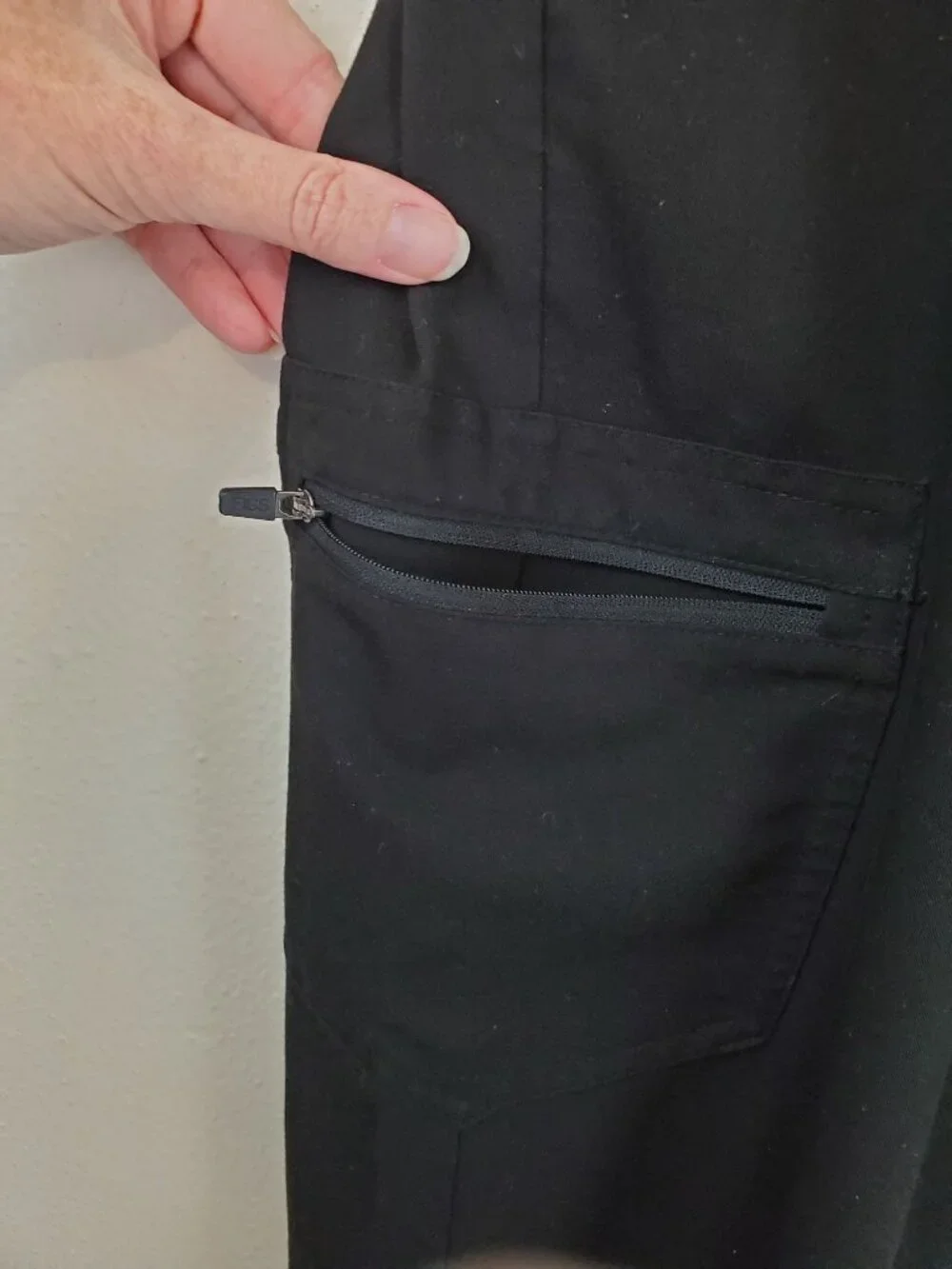 Figs Zamora Jogger scrub pants in black - Picture 8 of 11